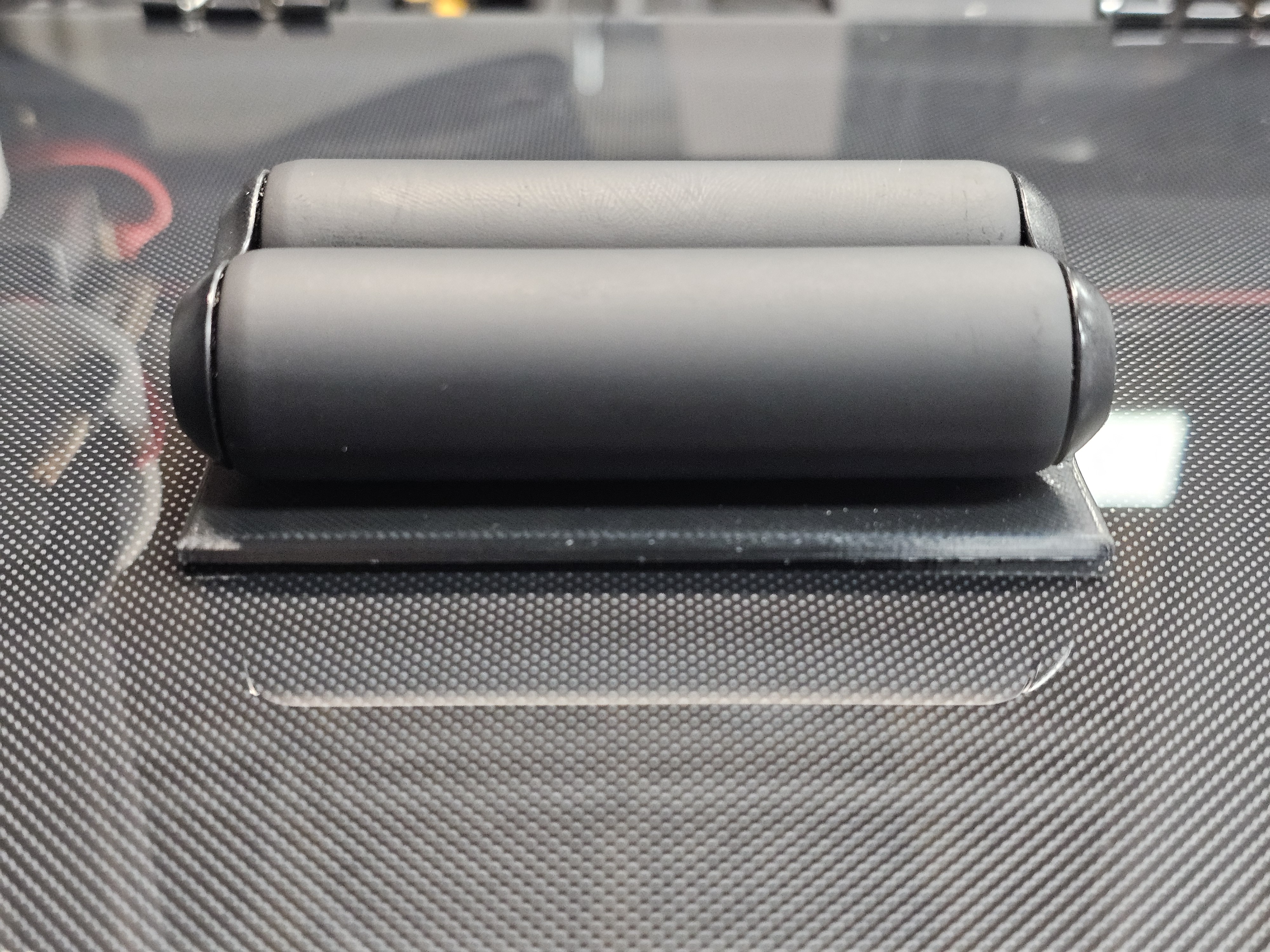 Model with Roller, Centered